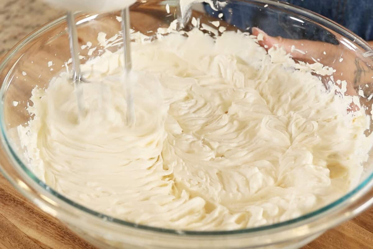 hand mixing cream filling