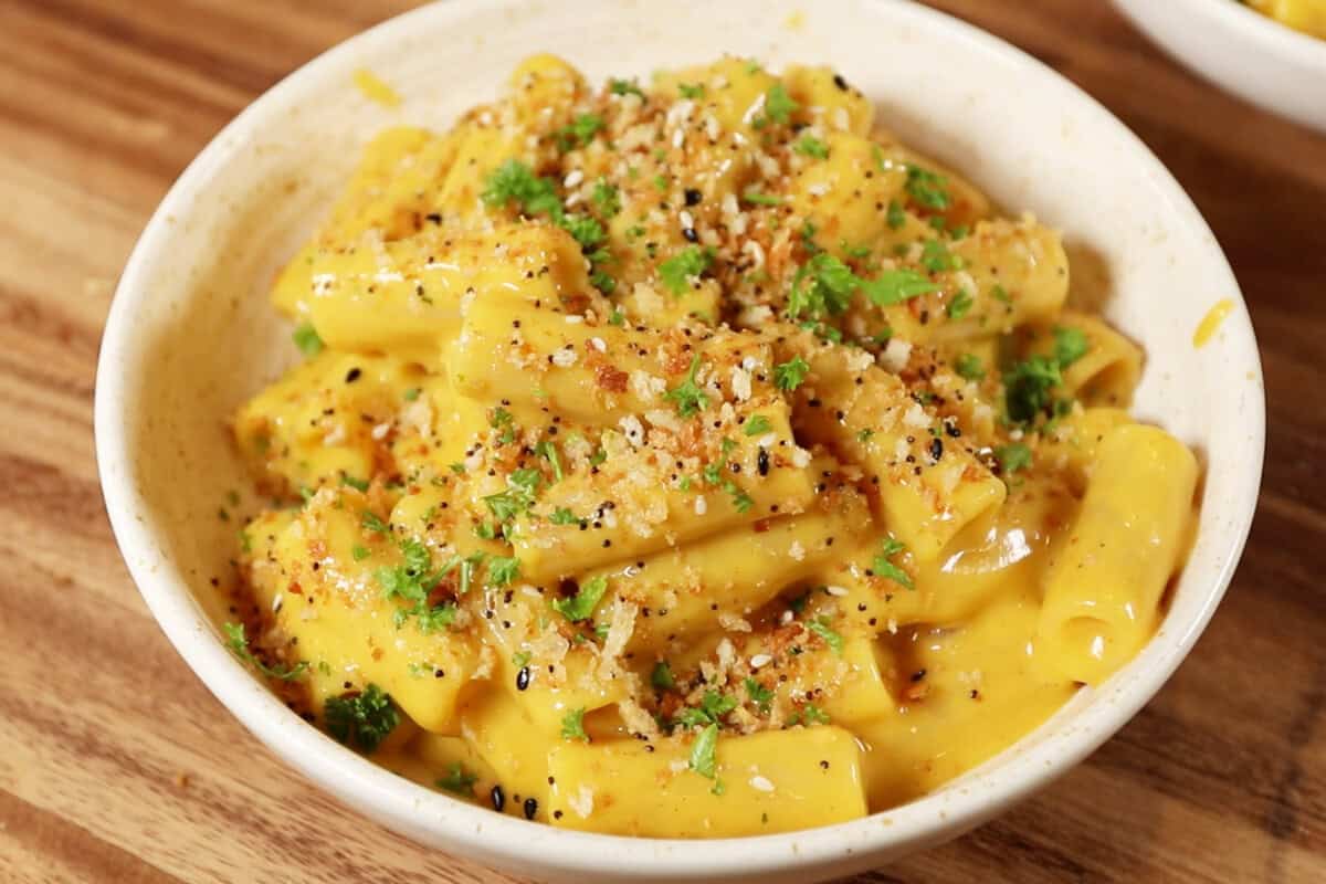 finished bowl of butternut squash mac and cheese