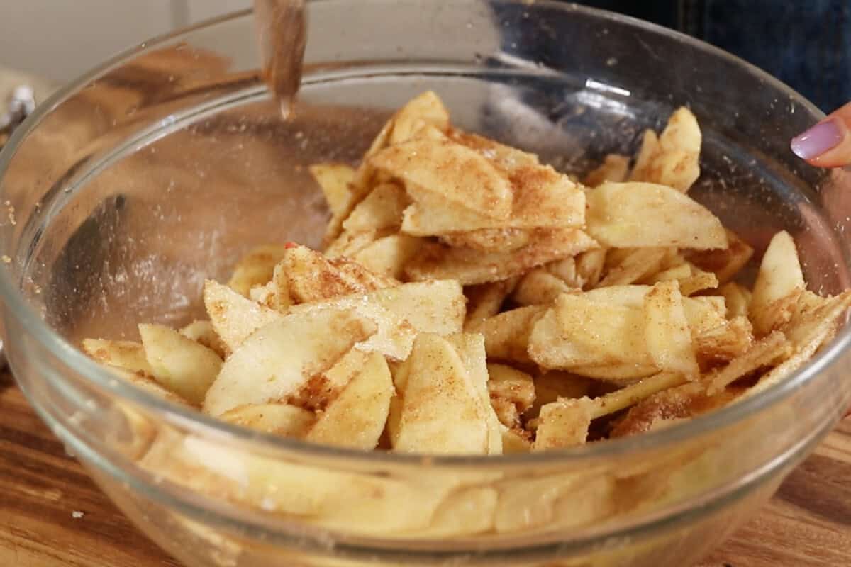 mixed apple filling in bowl