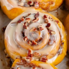 Pumpkin Cinnamon Rolls (Vegan)