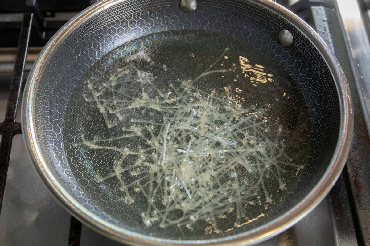 rice noodles in oil frying