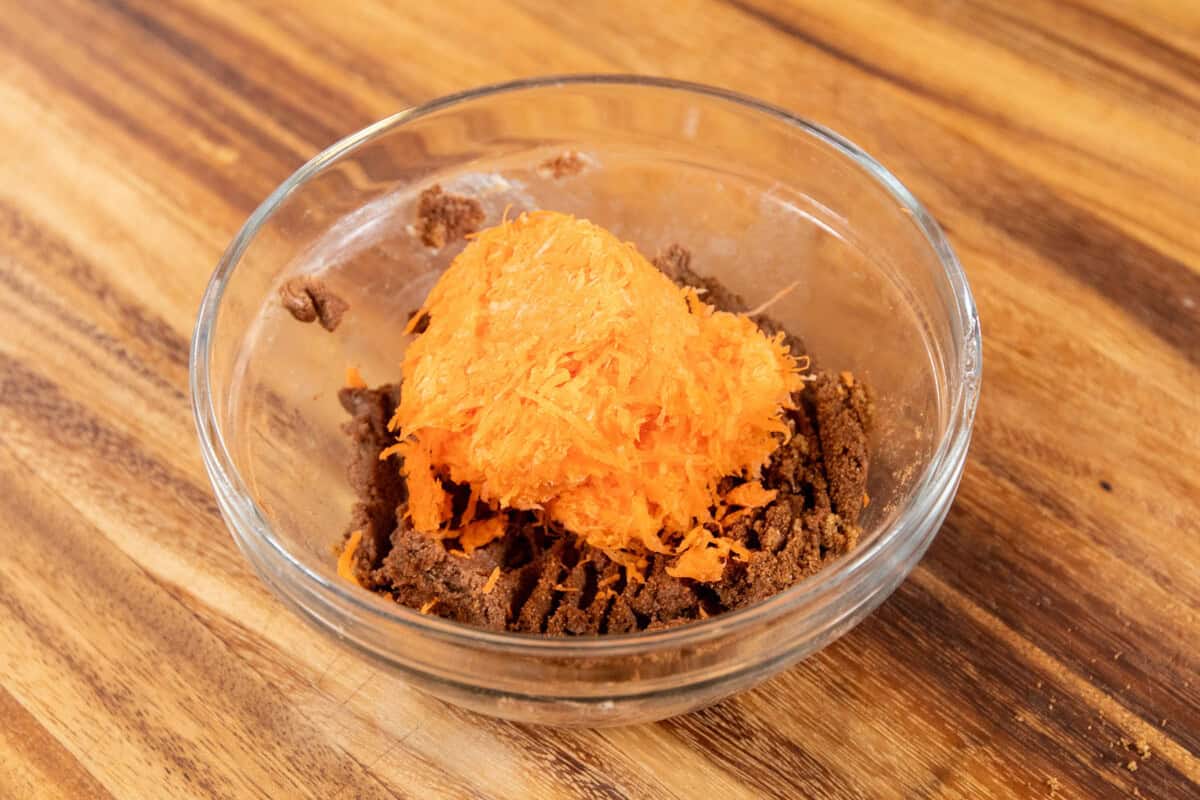 adding shredded carrots to filling