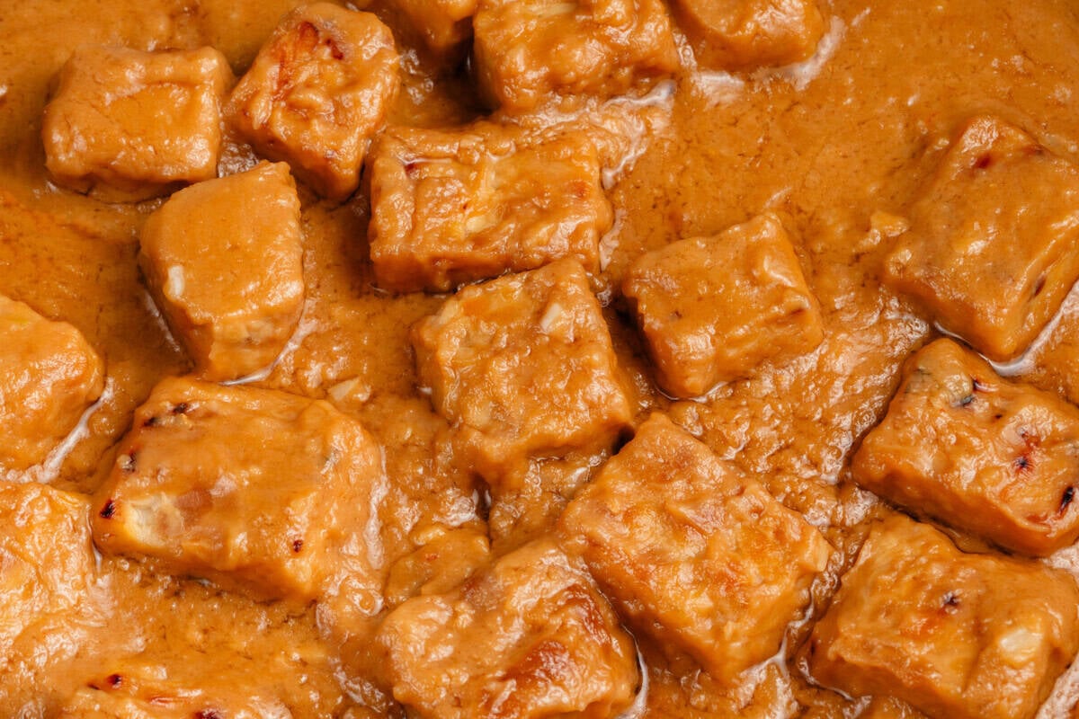 peanut braised tempeh in a pan
