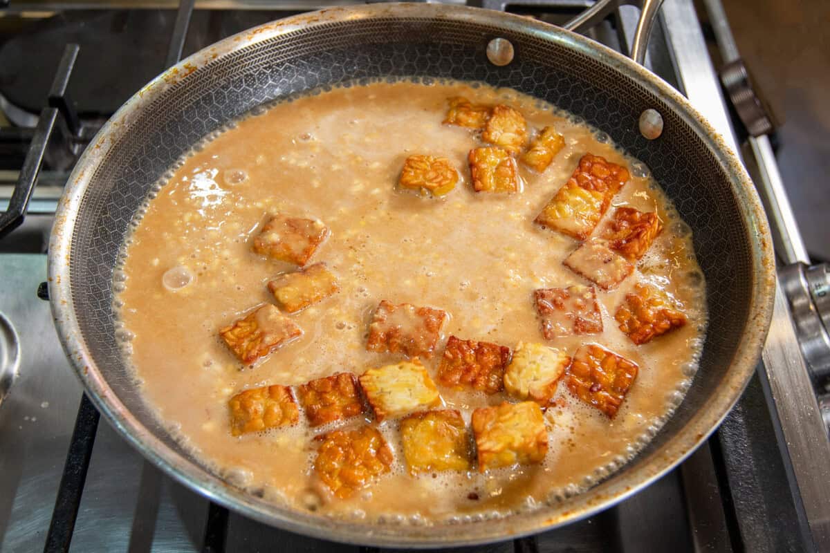 braising seared tempeh in peanut sauce